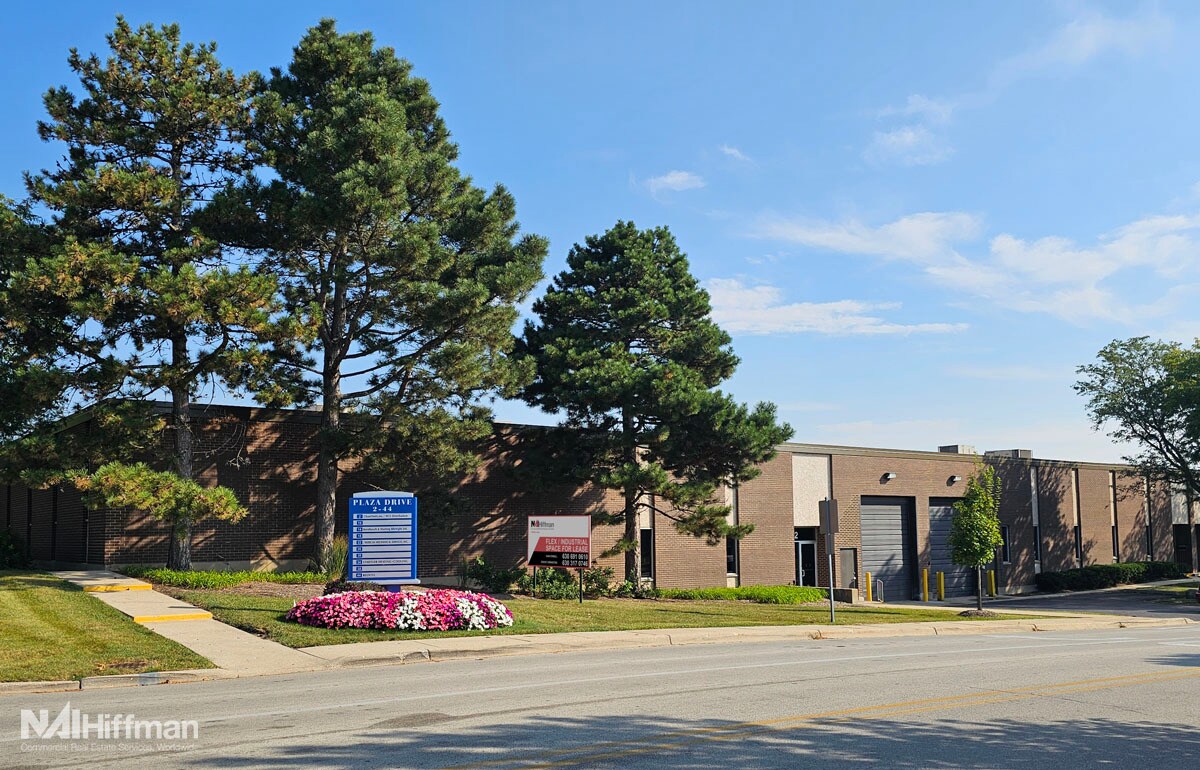 2-44 Plaza Dr, Westmont, IL à louer Photo de l’immeuble– Image 1 sur 13