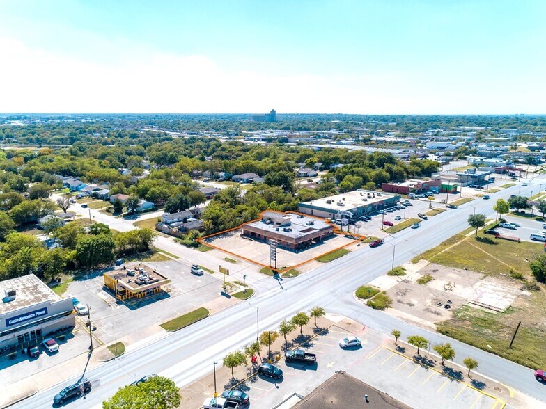 944 E Berry St, Fort Worth, TX à vendre - Photo de l’immeuble – Image 3 sur 4