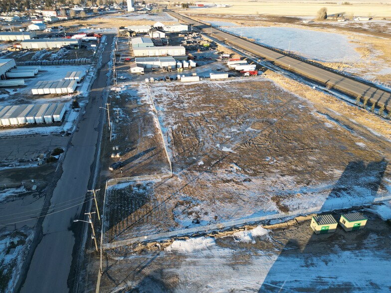 721 McCool St, Crossfield, AB à vendre - Aérien – Image 3 sur 3