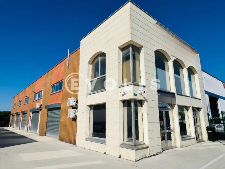 Local d’activités dans Roissy-en-Brie à louer - Photo de l’immeuble – Image 3 sur 8