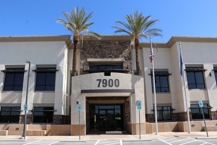 7900 W Sahara Ave, Las Vegas, NV à louer - Photo de l’immeuble – Image 3 sur 12