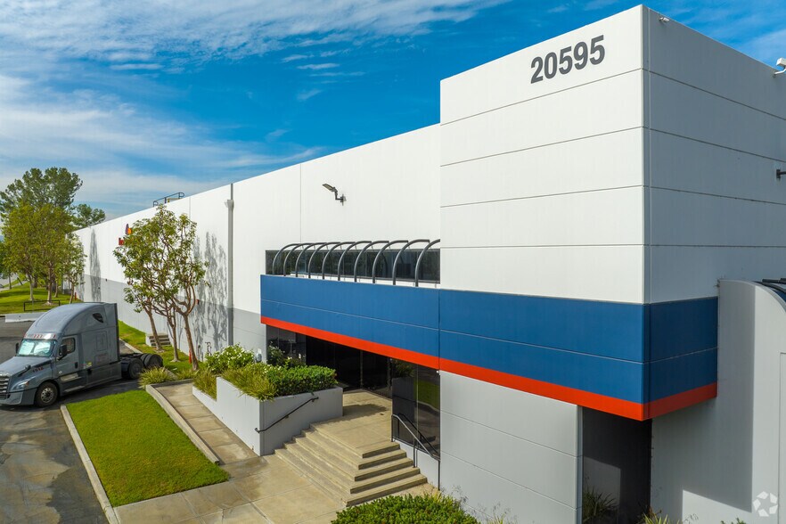 20595 Business Pky, Walnut, CA à louer - Photo principale – Image 1 sur 7