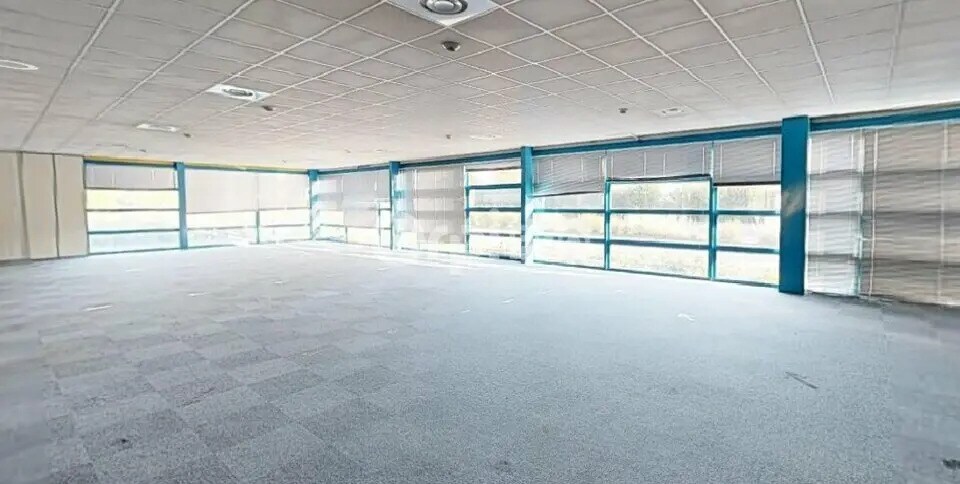 Bureau dans Tergnier à louer - Photo intérieure – Image 2 sur 5