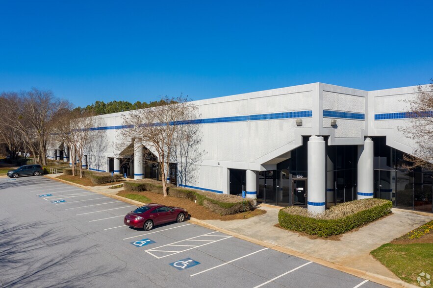 5242 Royal Woods Pky, Tucker, GA à louer - Photo de l’immeuble – Image 1 sur 16