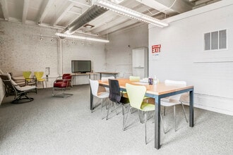 1331 NE Tyler St, Minneapolis, MN à louer Photo intérieure– Image 2 sur 15