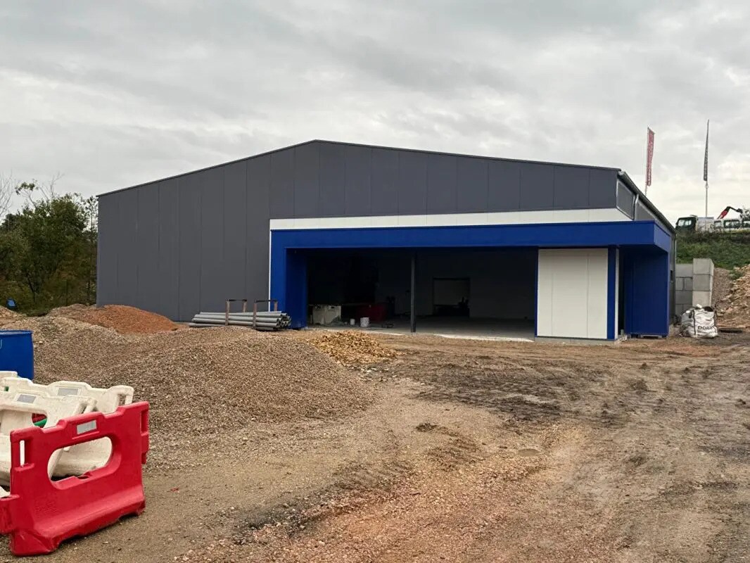 Local d’activités dans Saint-Vit à louer Photo de l’immeuble– Image 1 sur 4