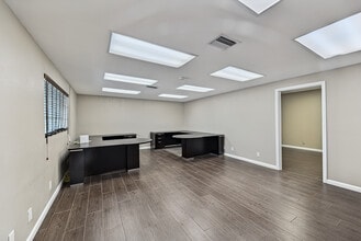 900-950 NE 40th Ct, Oakland Park, FL à louer Photo intérieure– Image 1 sur 18