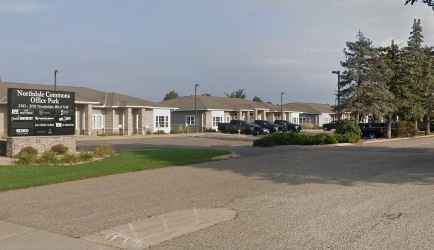 2167 Northdale Blvd NW, Coon Rapids, MN 55433 - Lot 2167 - - Photo intérieure - Image 1 of 11