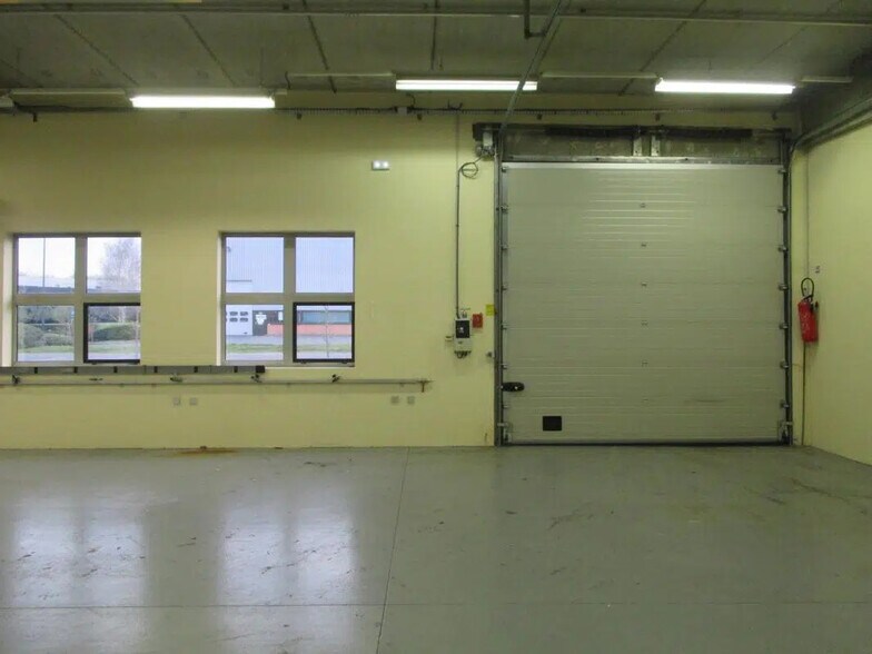 1 Rue Enrico Fermi, Saint-Thibault-des-Vignes à louer - Photo de l’immeuble – Image 3 sur 32