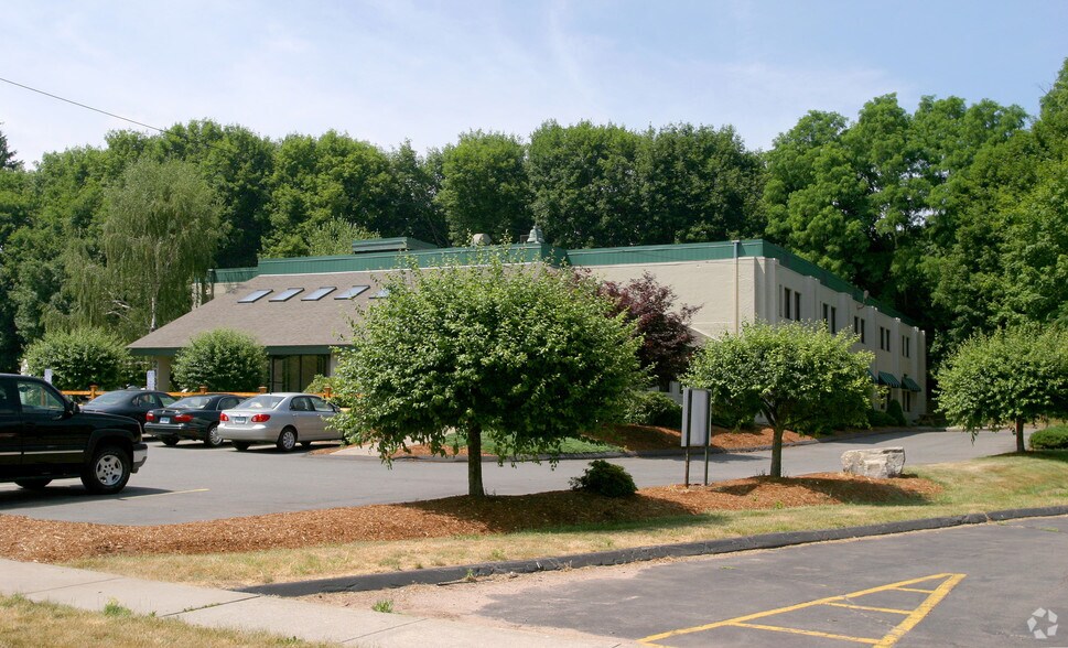 2189 Silas Deane Hwy, Rocky Hill, CT à louer - Photo de l’immeuble – Image 3 sur 10
