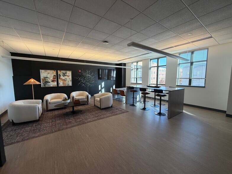 6300 Sprint Pky, Overland Park, KS à louer - Photo de l’immeuble – Image 3 sur 19