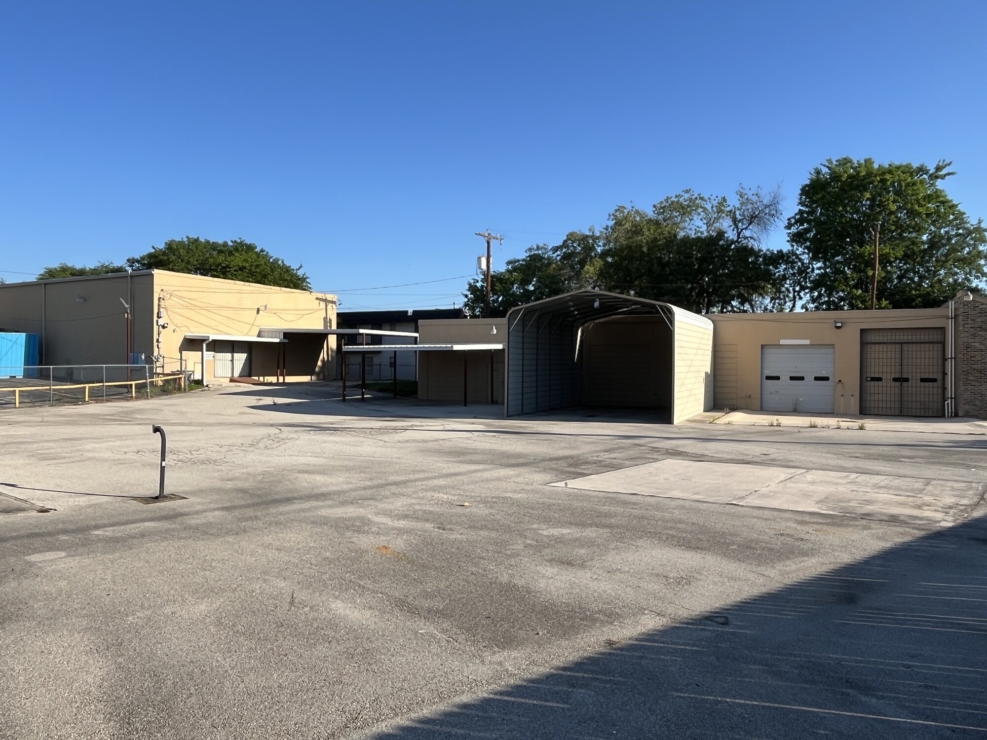 2502 Harry Wurzbach Rd, San Antonio, TX à vendre Photo de l’immeuble– Image 1 sur 24