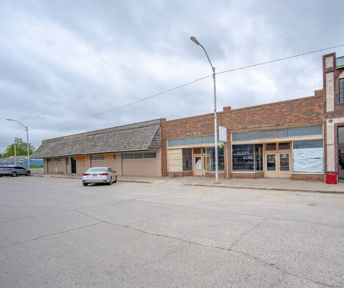 8 & 14 E Main St portefeuille de 1 biens à vendre sur LoopNet.fr - Photo de l’immeuble – Image 3 sur 27