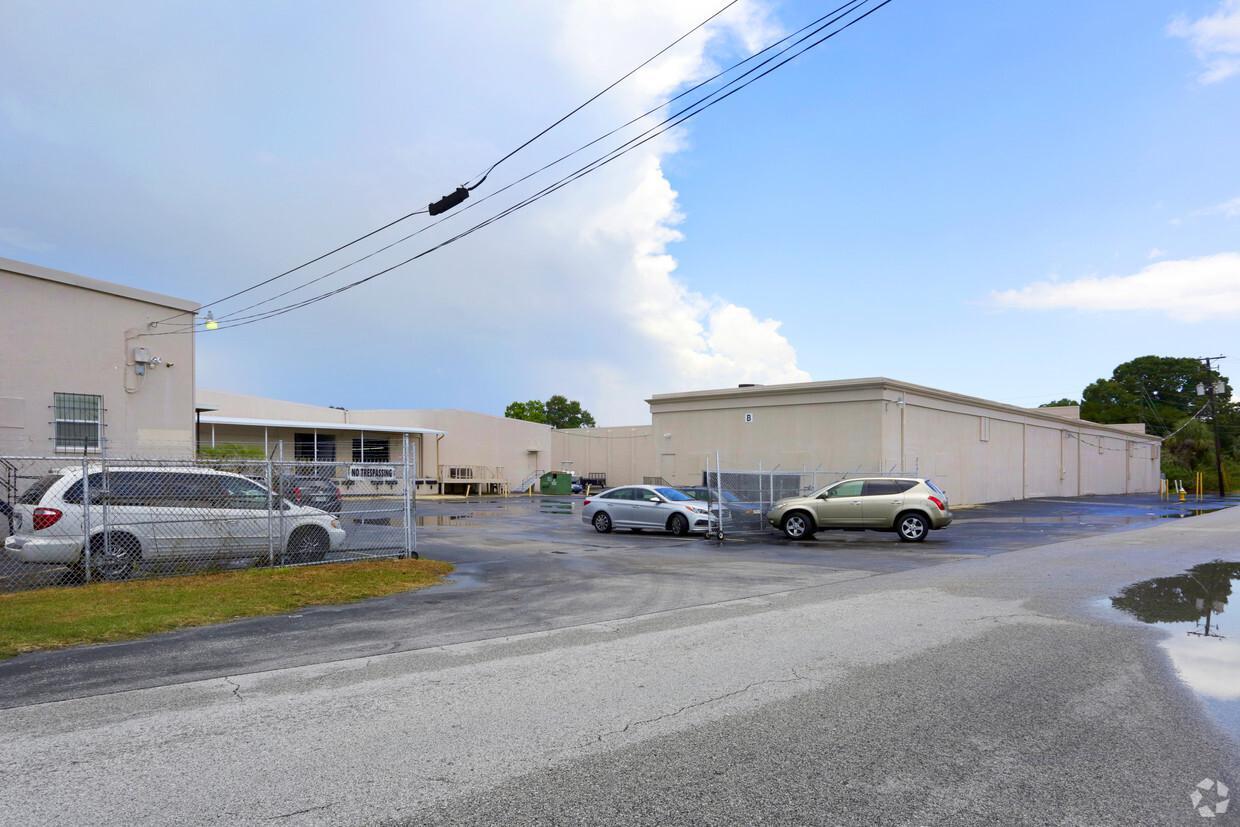 1185 Gooden Crossing, Largo, FL à louer Photo de l’immeuble– Image 1 sur 6