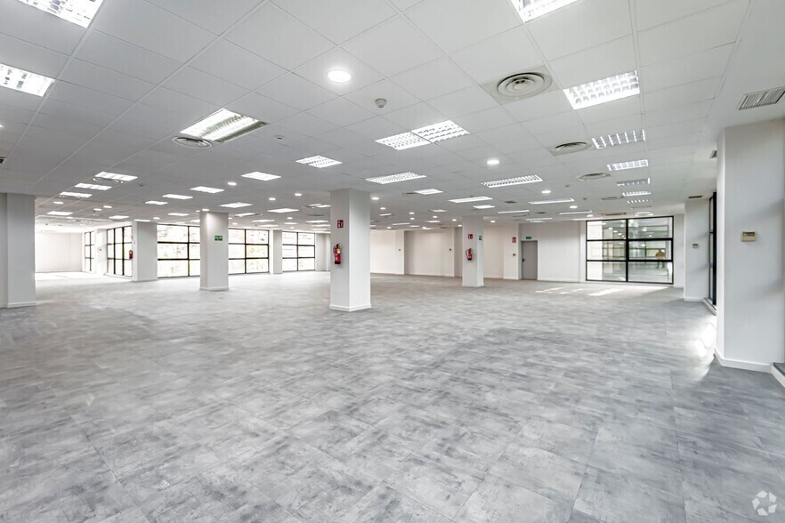 Avenida Manoteras, 32, Madrid, Madrid à louer - Photo de l’immeuble – Image 2 sur 12