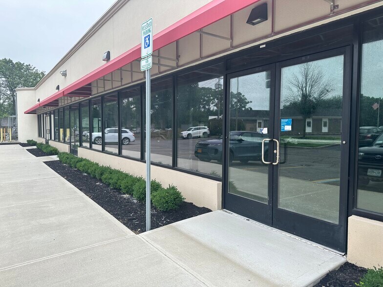 601 Veterans Memorial Hwy, Hauppauge, NY à louer - Photo de l’immeuble – Image 3 sur 8