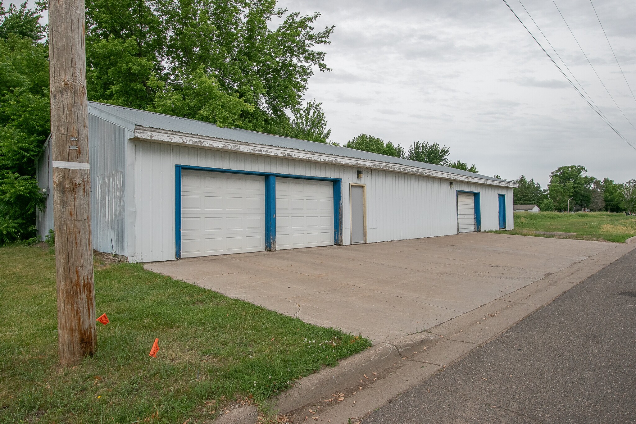 XXX Elmhurst Ave, Braham, MN à vendre Photo de l’immeuble– Image 1 sur 15