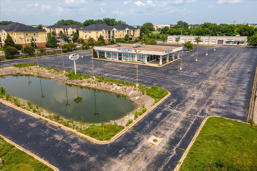 1910 Moreland Blvd, Champaign, IL à vendre - Photo de l’immeuble – Image 2 sur 35