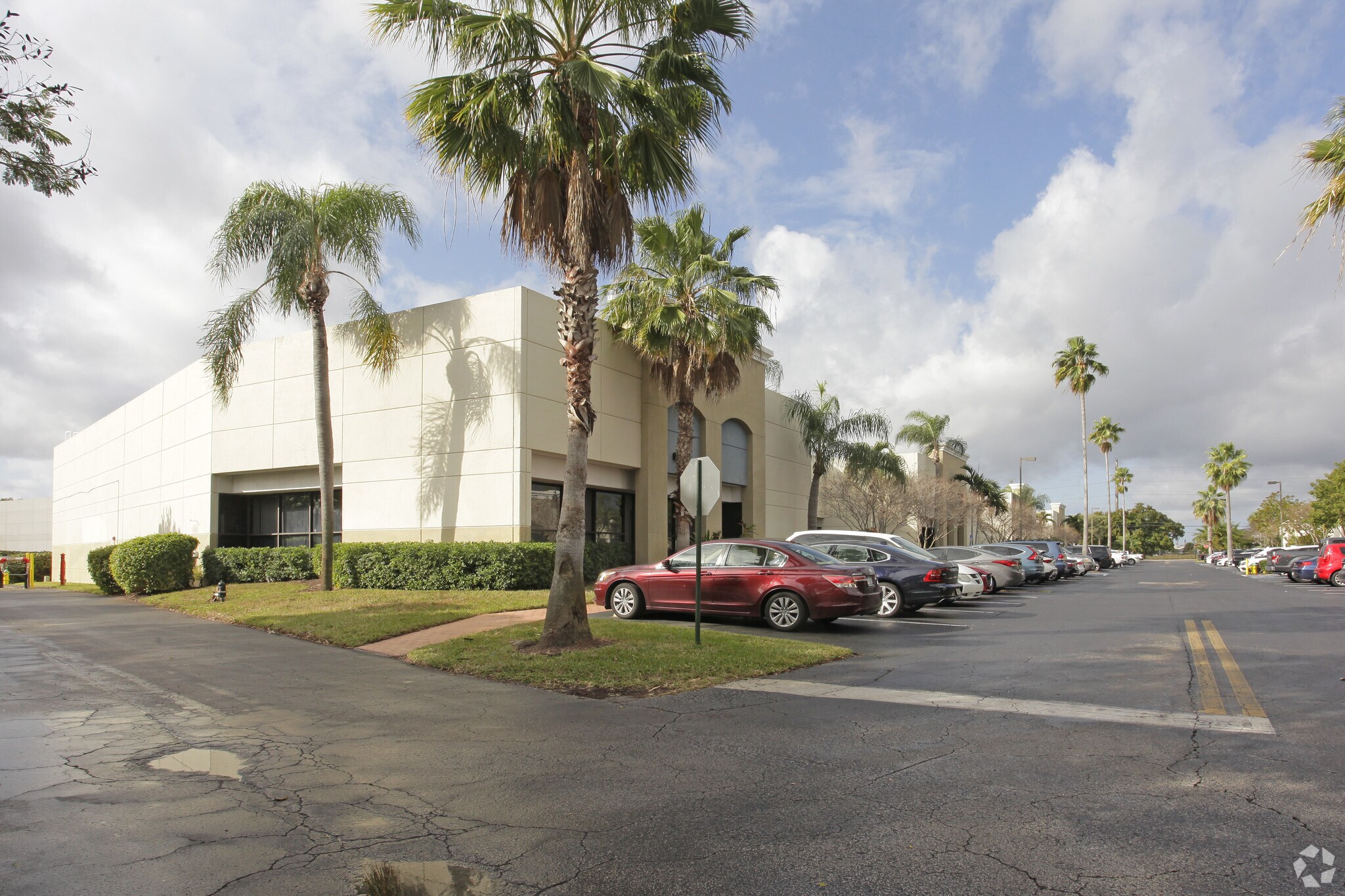 674-692 S Military Trl, Deerfield Beach, FL à louer Photo de l’immeuble– Image 1 sur 7