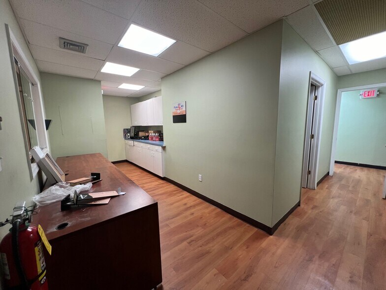 572 Route 6, Mahopac, NY à louer - Photo intérieure – Image 3 sur 11