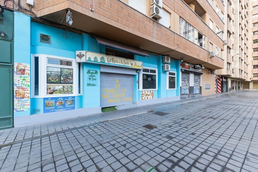 Immeuble residentiel dans València, Valencia à vendre - Photo de l’immeuble – Image 3 sur 5