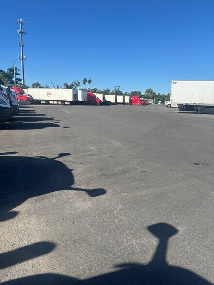 5911 E Martin Luther King Blvd, Tampa, FL à louer - Photo de l’immeuble – Image 2 sur 19
