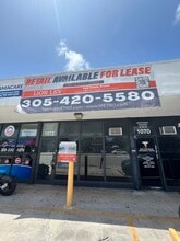 1066-1076 N Miami Beach Blvd, North Miami Beach, FL à louer Photo intérieure– Image 1 sur 3