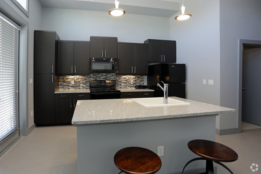 13650 E Colfax Ave, Aurora, CO à louer - Photo intérieure – Image 2 sur 71
