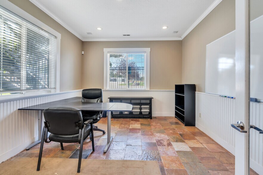 11075 S State St, Sandy, UT à vendre - Photo intérieure – Image 2 sur 6