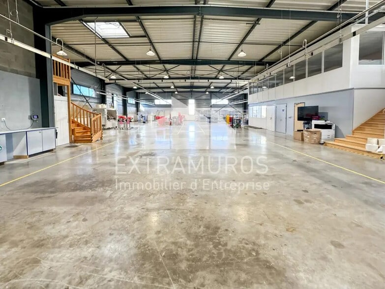 Local d’activités dans Bully à louer - Photo de l’immeuble – Image 3 sur 16