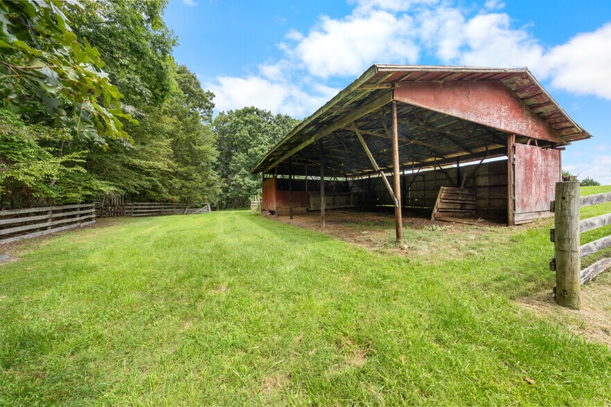 8509 S Lowell Rd, Bahama, NC à vendre - Photo principale – Image 2 sur 34