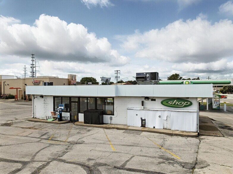 2115 Main St, Green Bay, WI à vendre - Photo de l’immeuble – Image 3 sur 12
