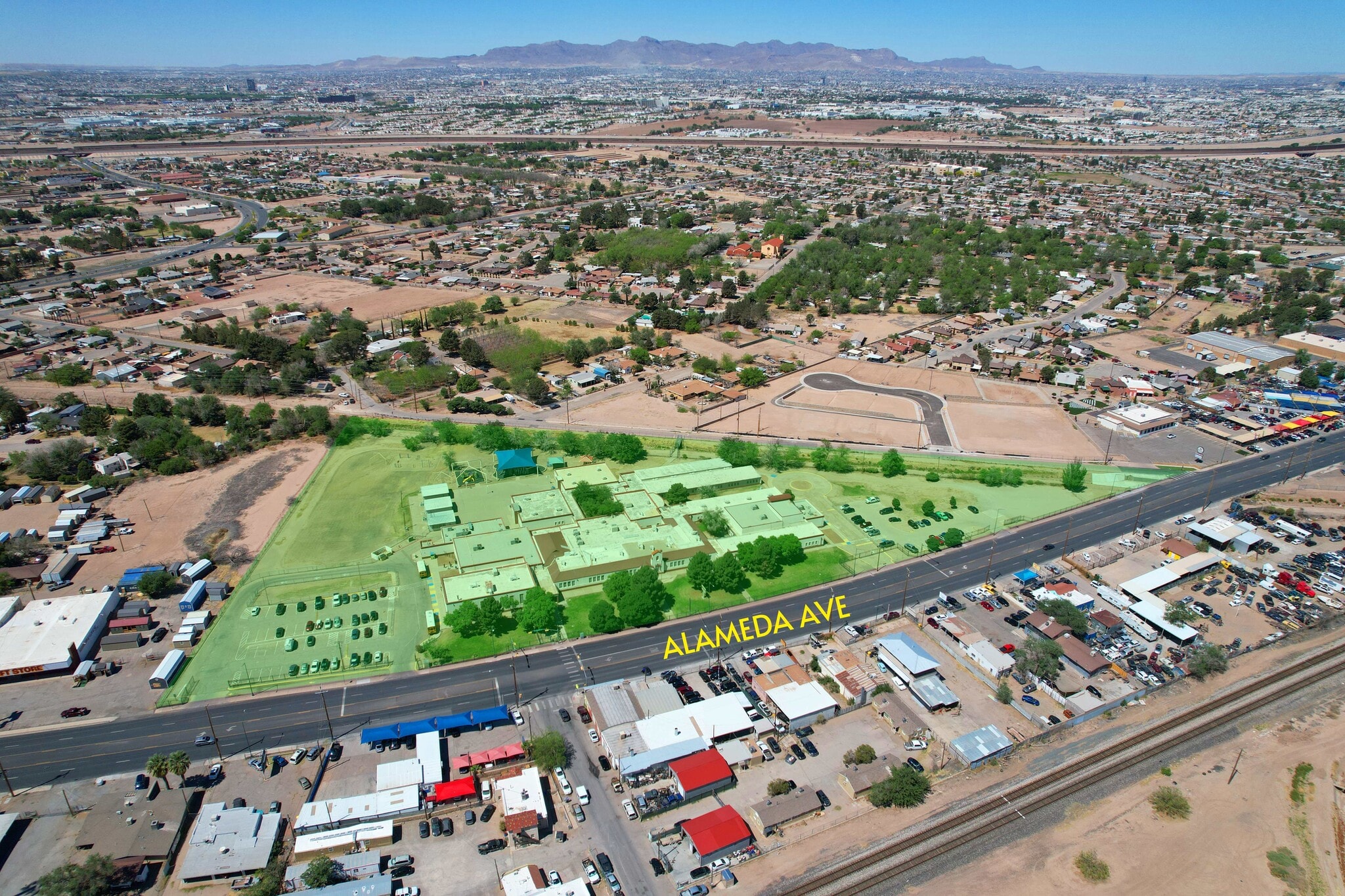 7988 Alameda Ave, El Paso, TX à louer Photo principale– Image 1 sur 15