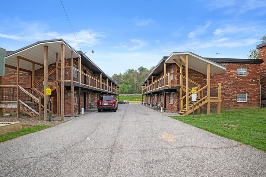 1607 Bigley Ave, Charleston, WV à vendre - Photo principale – Image 1 sur 18