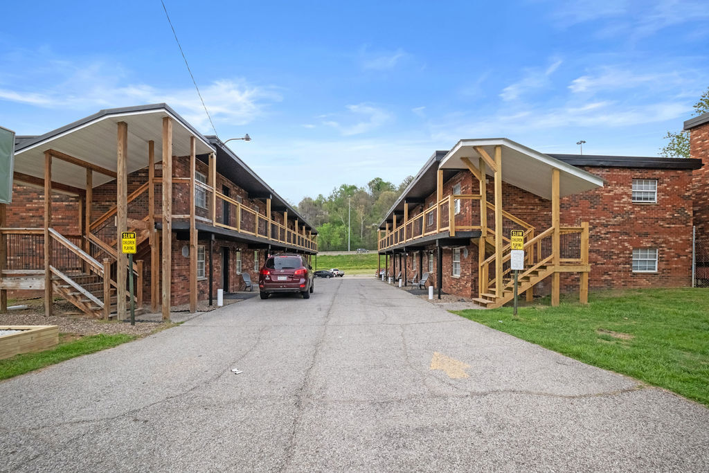 1607 Bigley Ave, Charleston, WV à vendre Photo principale– Image 1 sur 19