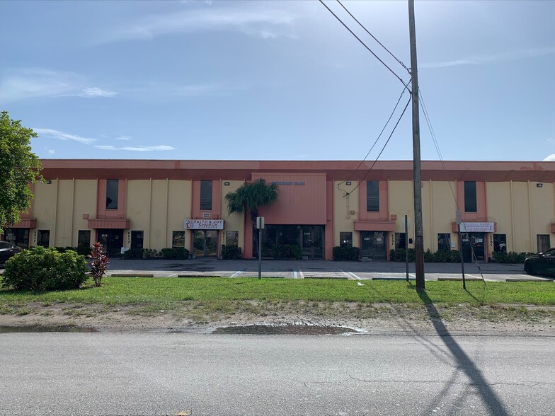 5201-5229 NW 74th Ave, Miami, FL à louer - Photo de l’immeuble – Image 2 sur 9