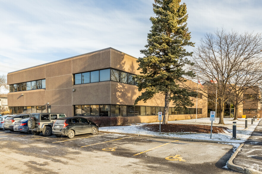 2625 Queensview Dr, Ottawa, ON à louer - Photo principale – Image 1 sur 6