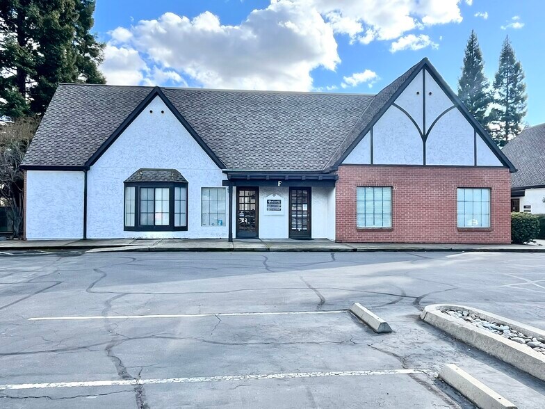 8035 Madison Ave, Citrus Heights, CA à louer - Photo principale – Image 2 sur 31