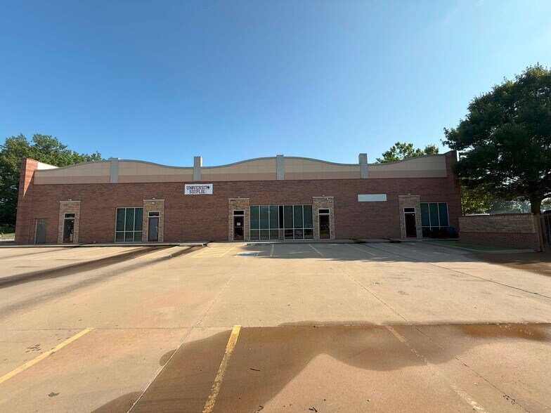 751 Canadian Trails Dr, Norman, OK à vendre - Photo de l’immeuble – Image 2 sur 5