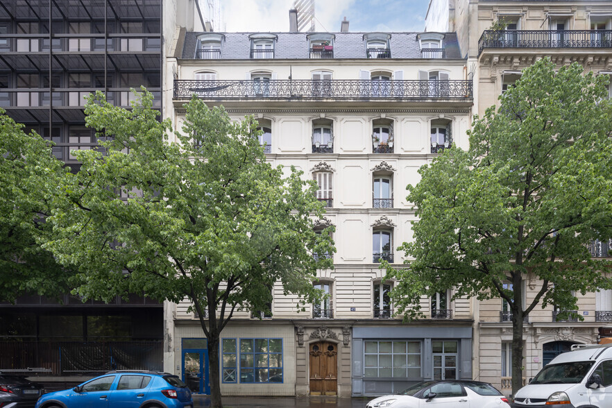 Immeuble residentiel dans Paris à vendre - Photo principale – Image 1 sur 2