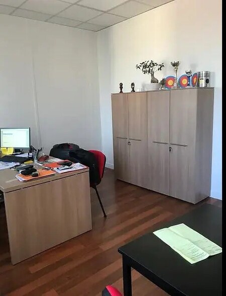 Bureau dans Saint-Ouen-Sur-Seine à louer - Photo de l’immeuble – Image 3 sur 9