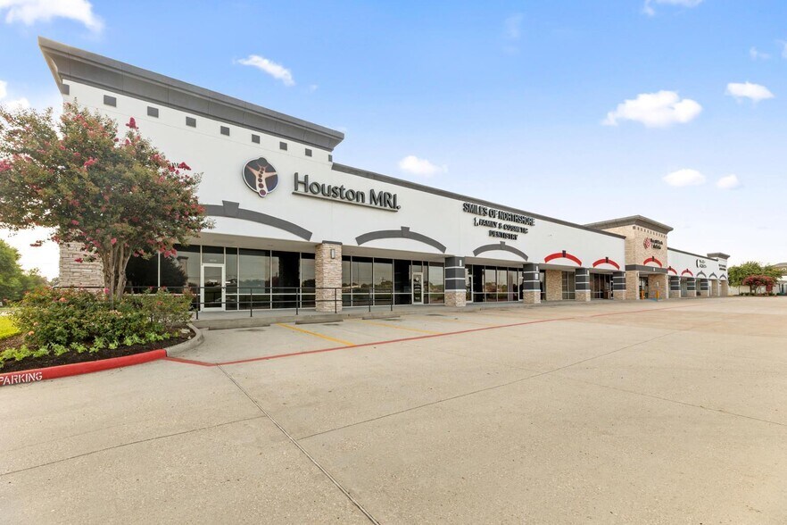 5614-5650 E Sam Houston Pky N, Houston, TX à louer - Photo de l’immeuble – Image 1 sur 8