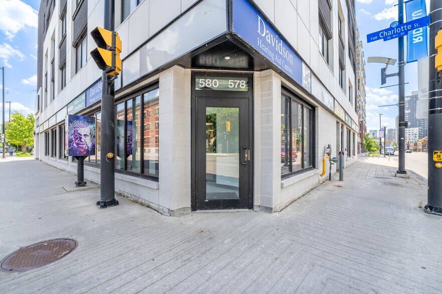 168 Charlotte St, Ottawa, ON à louer - Photo de l’immeuble – Image 2 sur 18