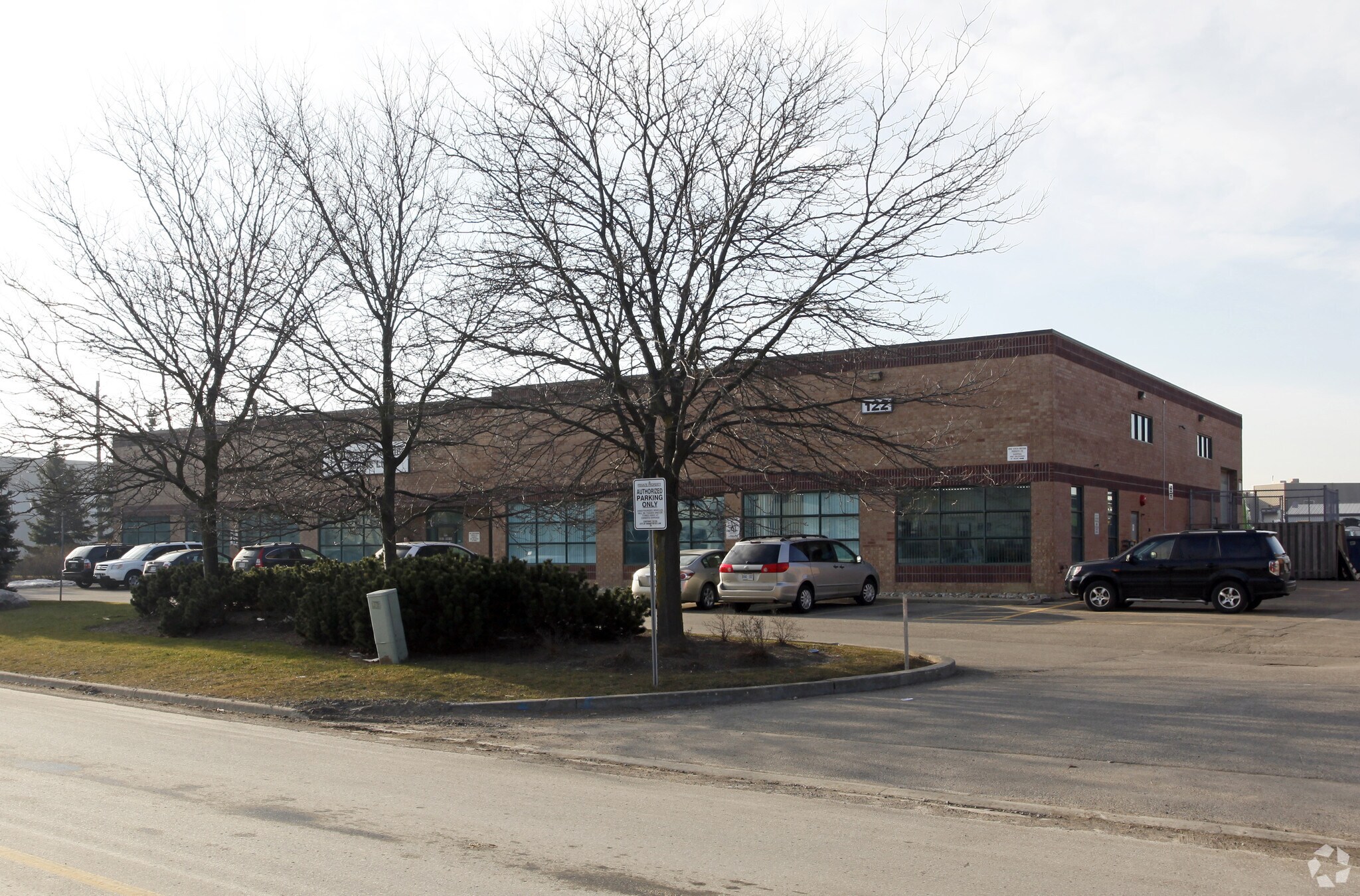 122 Sun Pac Blvd, Brampton, ON à vendre Photo principale– Image 1 sur 4
