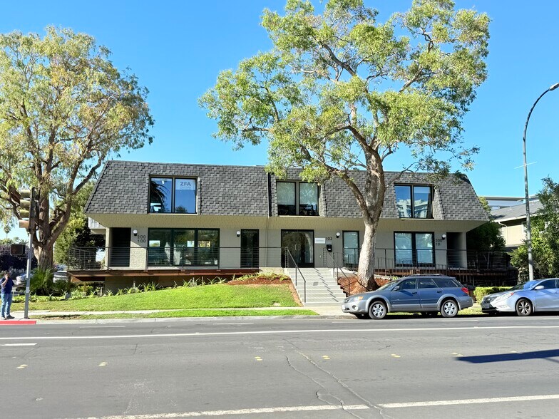 558 Brewster Ave, Redwood City, CA à louer - Photo de l’immeuble – Image 1 sur 25