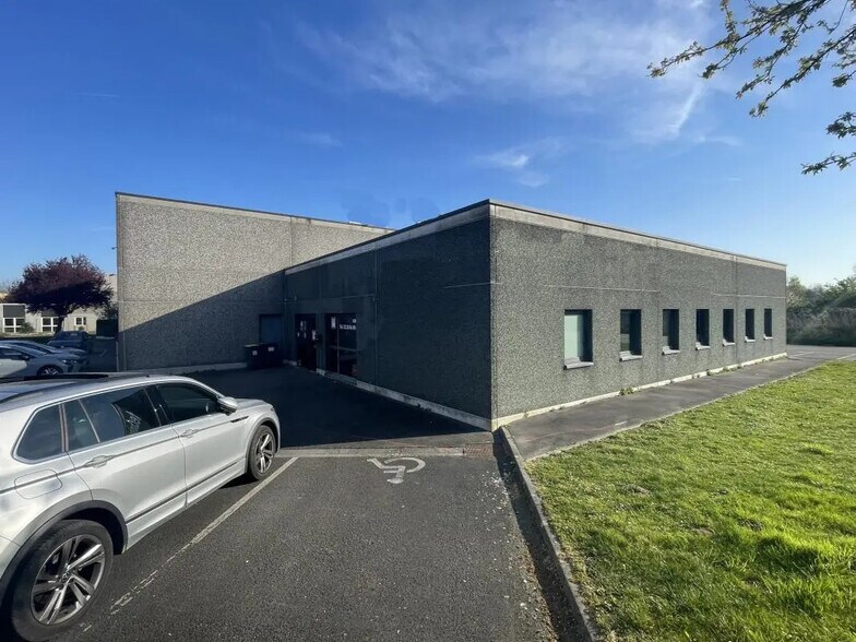Industriel/Logistique dans Roncq à vendre - Photo de l’immeuble – Image 1 sur 4