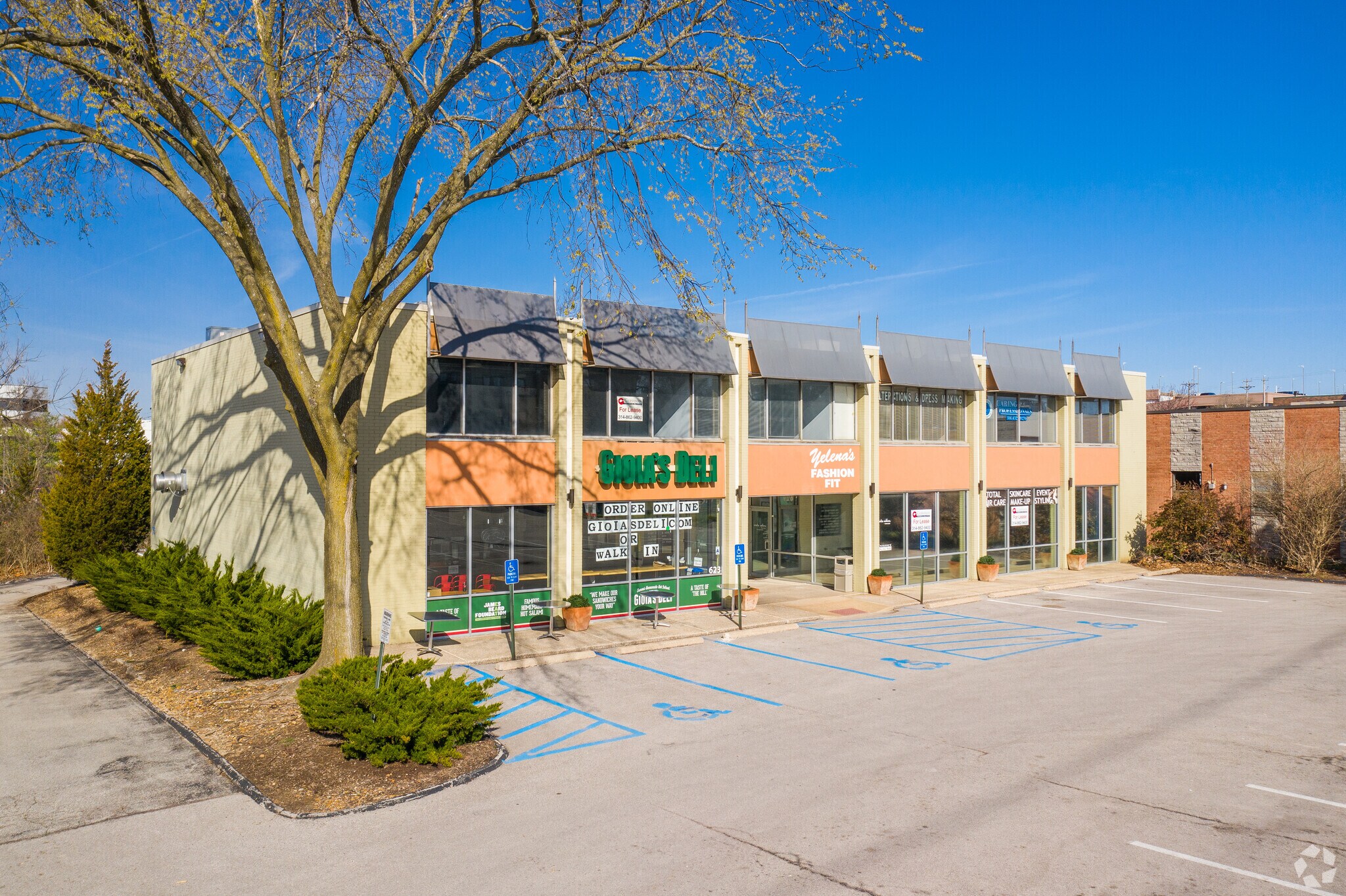 615-639 N New Ballas Rd, Creve Coeur, MO à louer Photo de l’immeuble– Image 1 sur 5