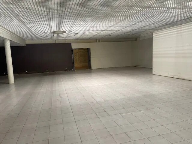Local commercial dans Saint-Bonnet-de-Mure à louer - Photo de l’immeuble – Image 1 sur 9