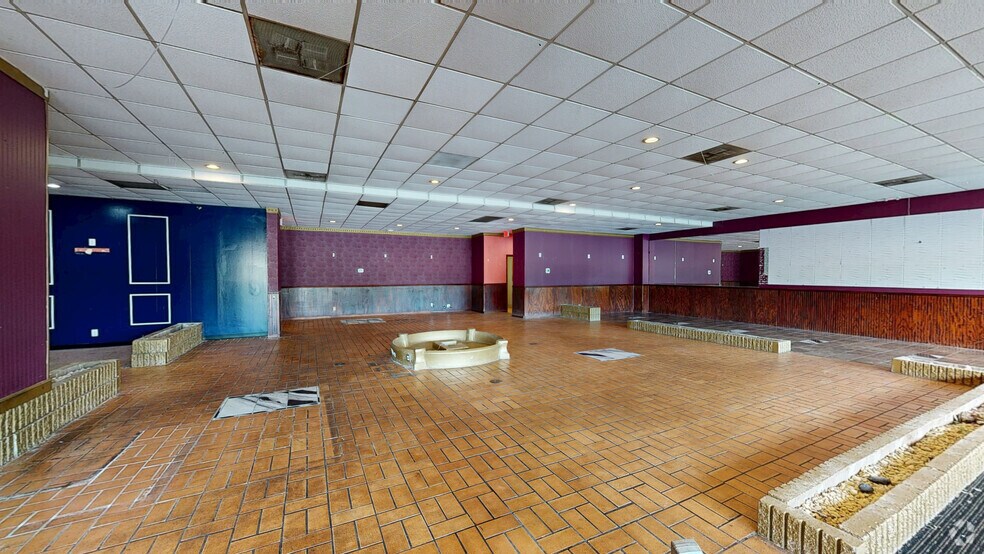 6289 N Oak Tfwy, Gladstone, MO à louer - Numérisation 3D Matterport – Image 3 sur 11