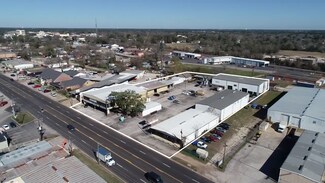 Plus de détails pour 610 Frazier St, Conroe, TX - Local d’activités à vendre